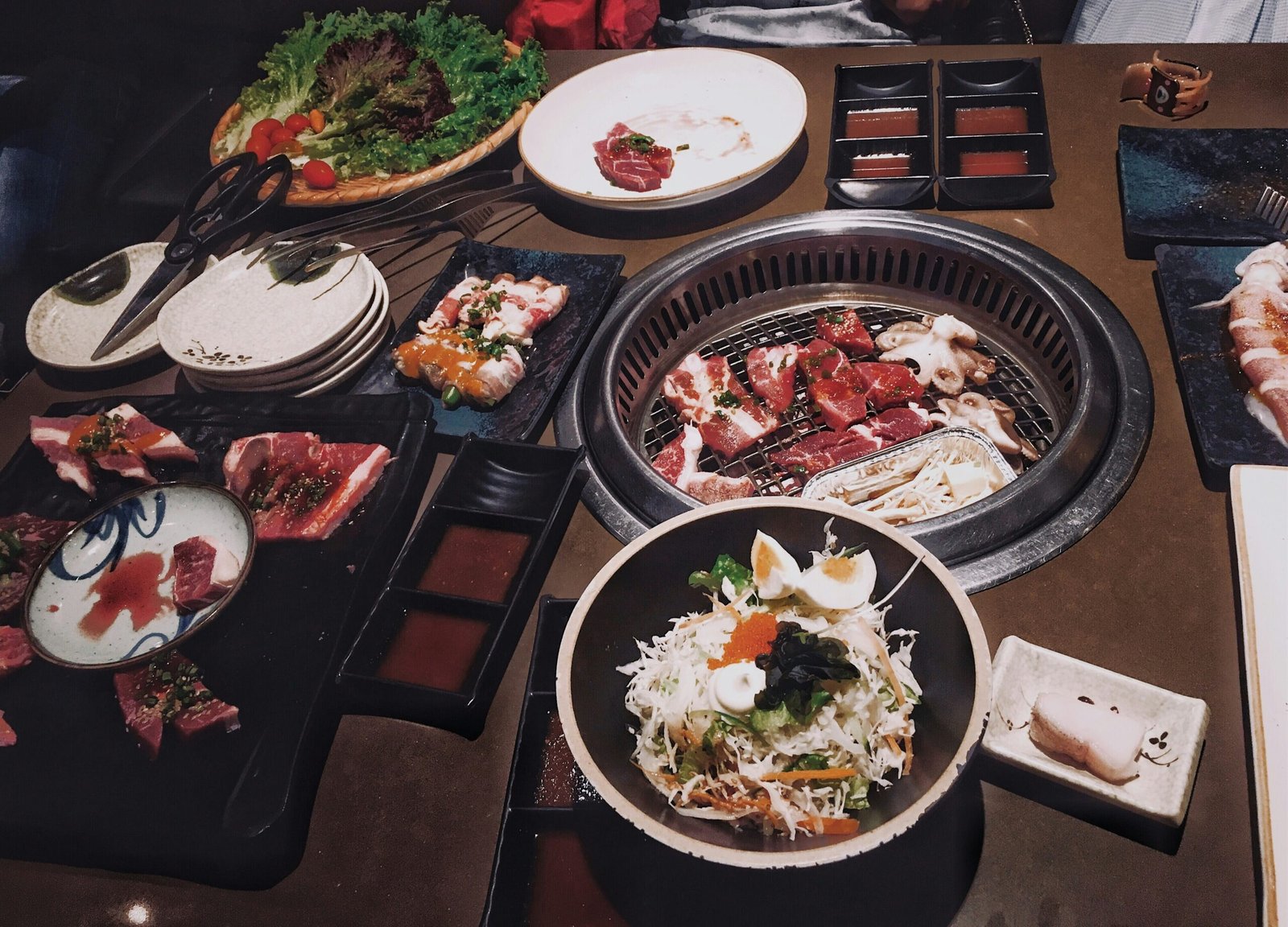 Can You Share Avant-garde Ideas For Presenting Korean Barbecue At Home?