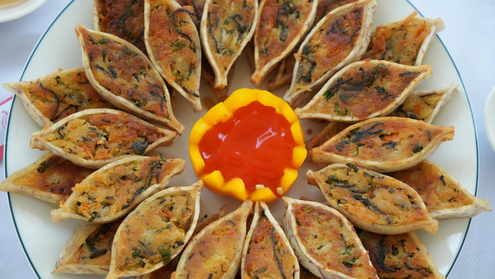 Can You Recommend Avant-garde Ideas For Using Korean Ingredients In Sushi Rolls?